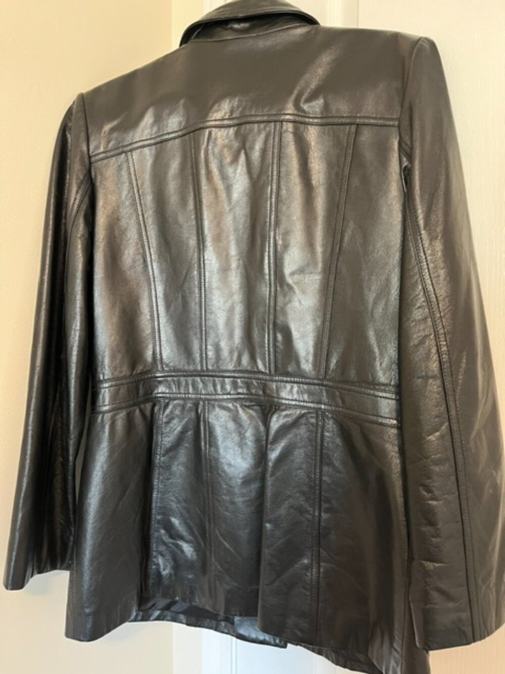 Danier women’s black leather jacket. - Picture 6 of 6